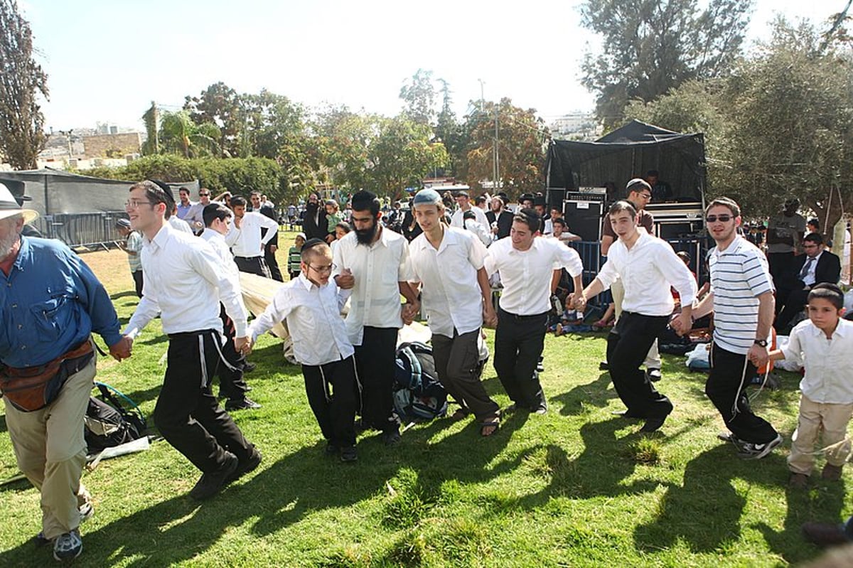 ימי חול המועד: רבבות חוגגים בעיר האבות חברון ● מרהיב