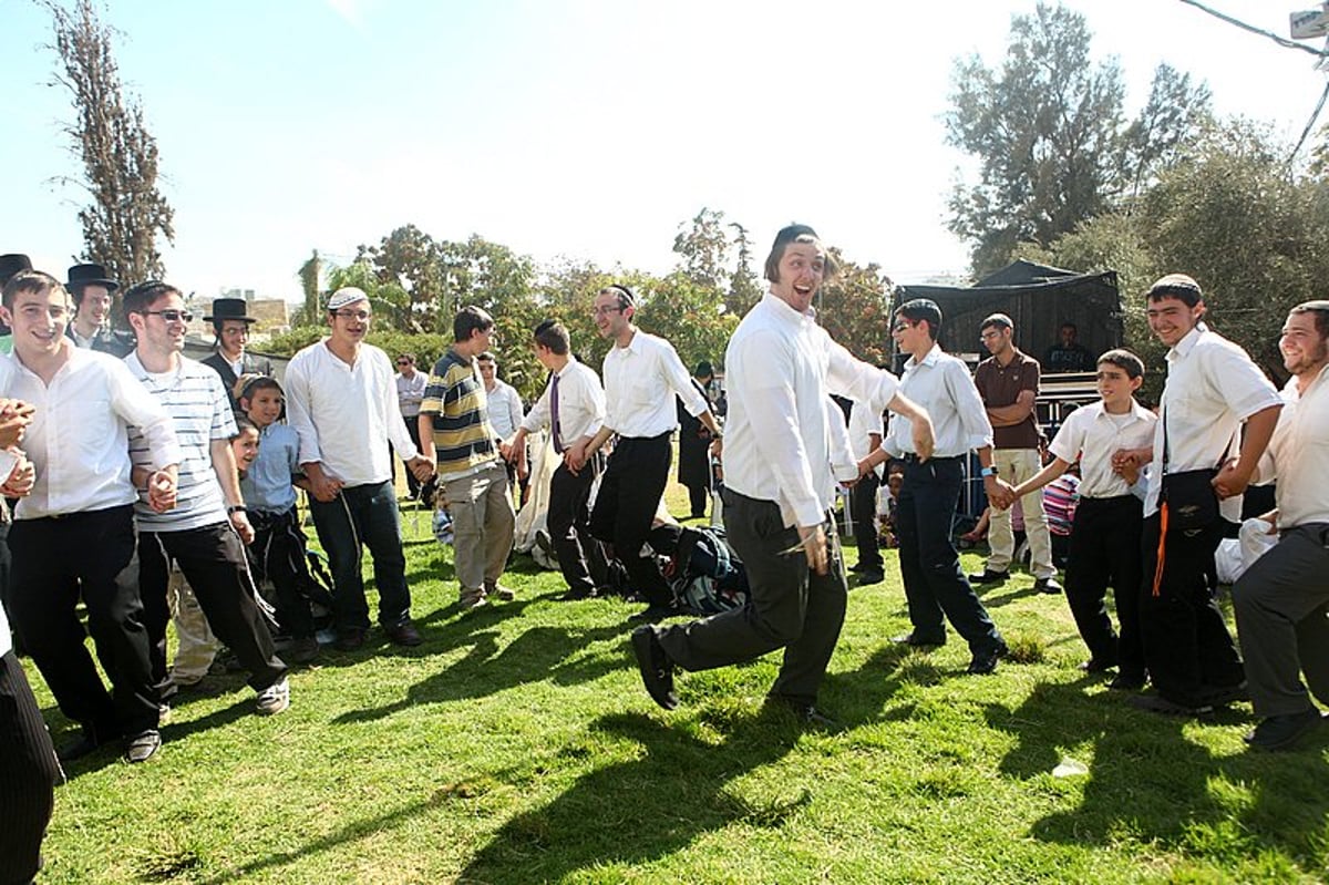 ימי חול המועד: רבבות חוגגים בעיר האבות חברון ● מרהיב