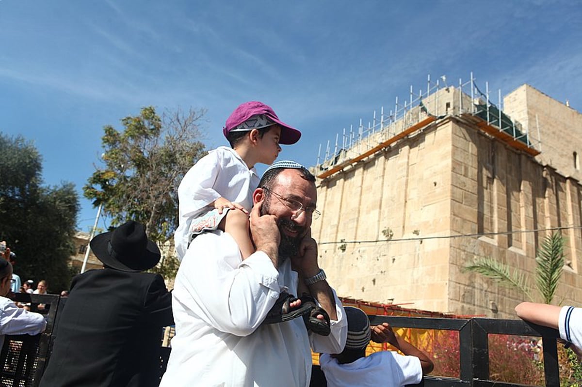 ימי חול המועד: רבבות חוגגים בעיר האבות חברון ● מרהיב