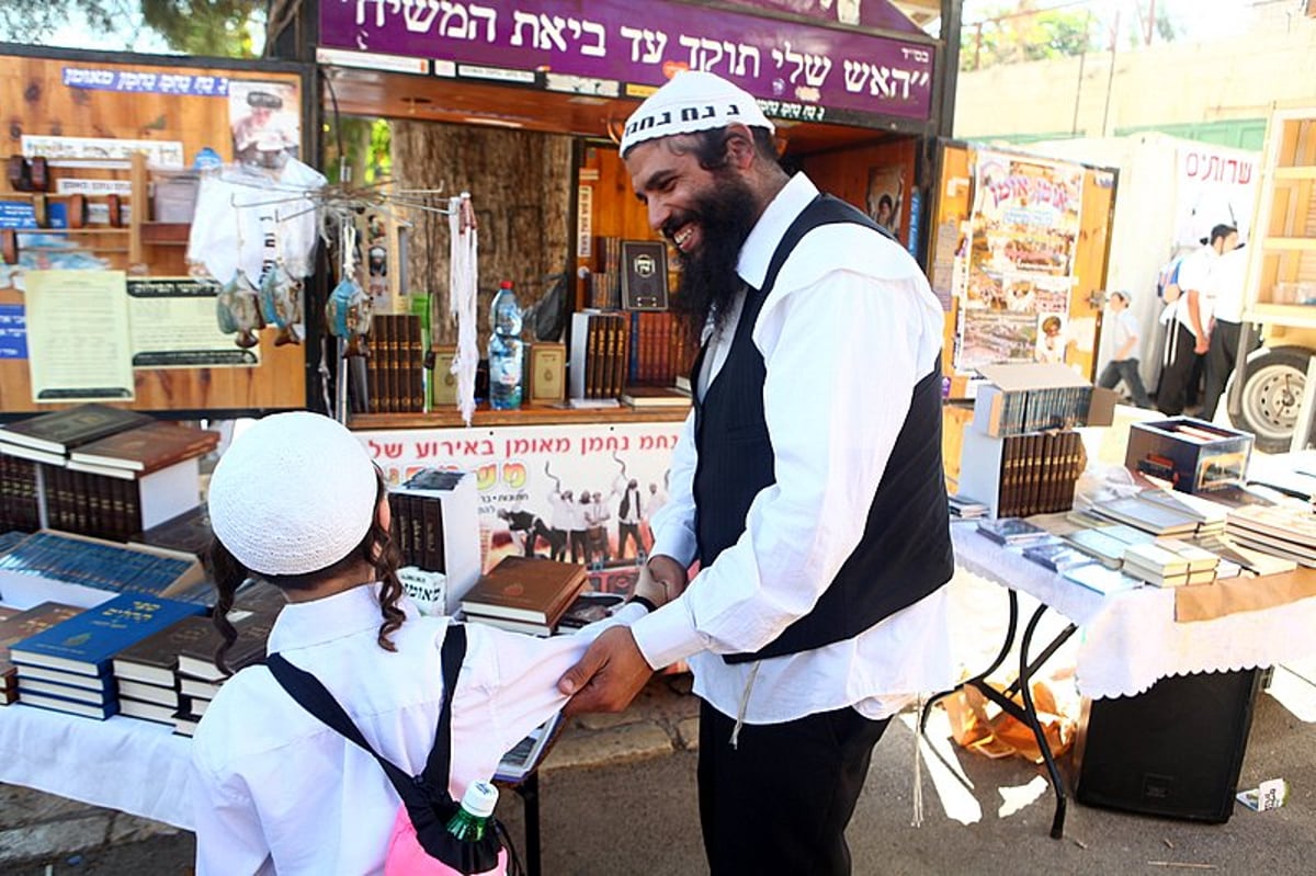 ימי חול המועד: רבבות חוגגים בעיר האבות חברון ● מרהיב