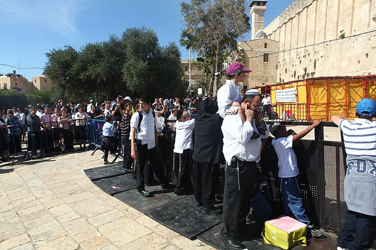 ימי חול המועד: רבבות חוגגים בעיר האבות חברון ● מרהיב