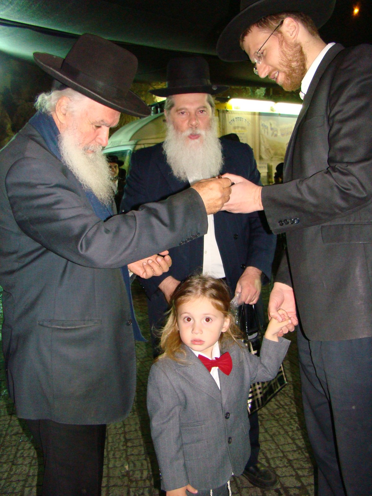 תחת אבטחת שיא: אלפים נוהרים לקבר שמעון הצדיק