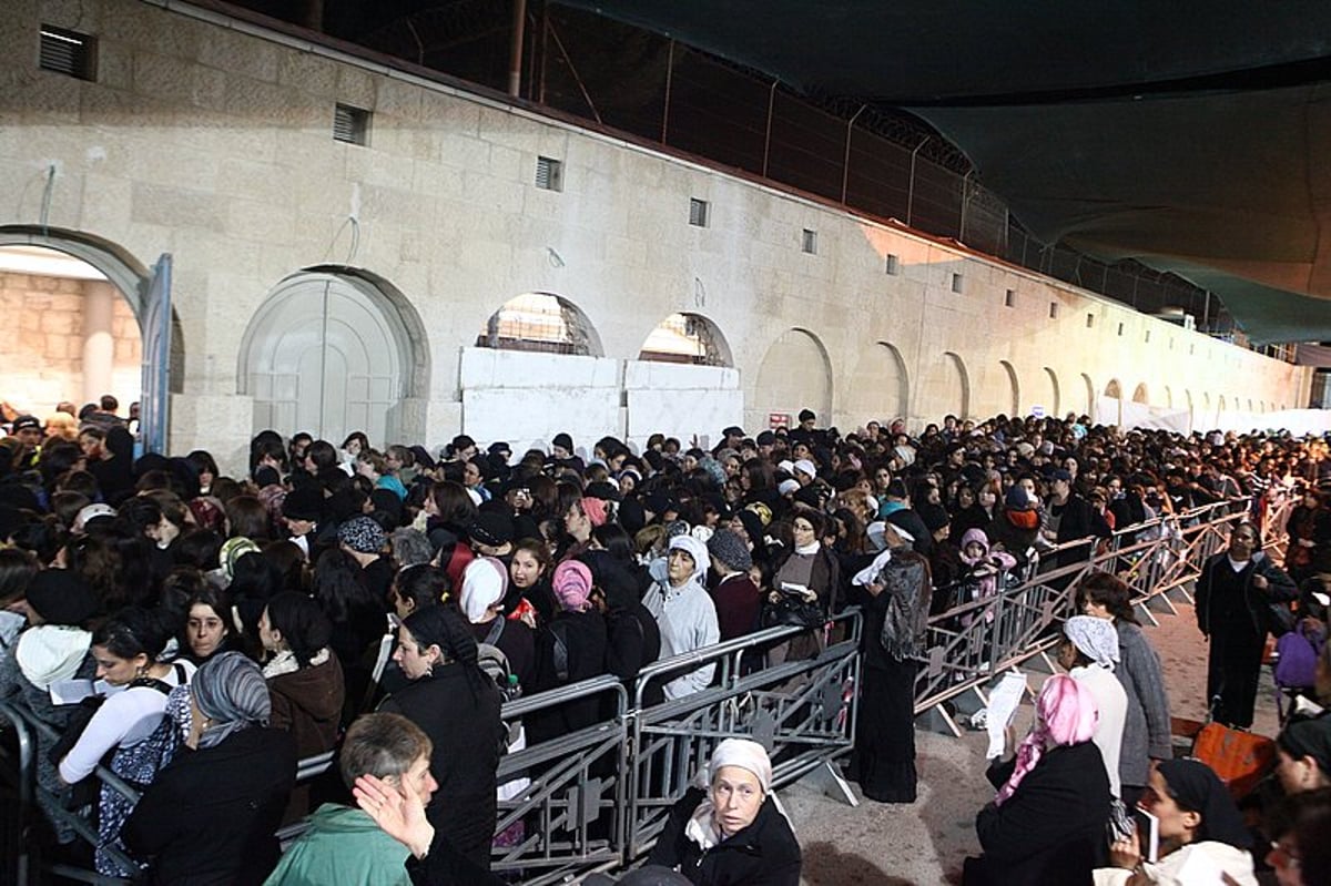 בוכים אצל אמא: עשרות אלפים מתפללים בקבר רחל ● גלריה