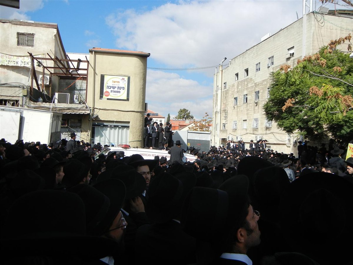 הלווית הענק של הרב פינקל: כך זה נראה במסכי מד"א