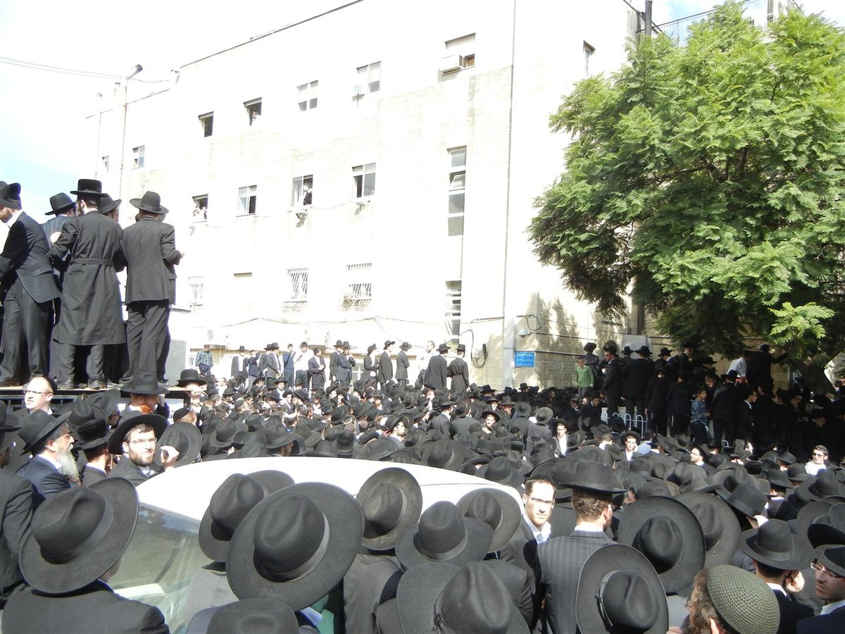 הלווית הענק של הרב פינקל: כך זה נראה במסכי מד"א