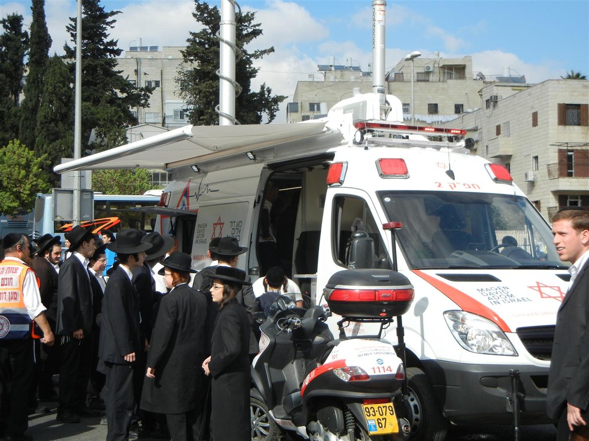 הלווית הענק של הרב פינקל: כך זה נראה במסכי מד"א