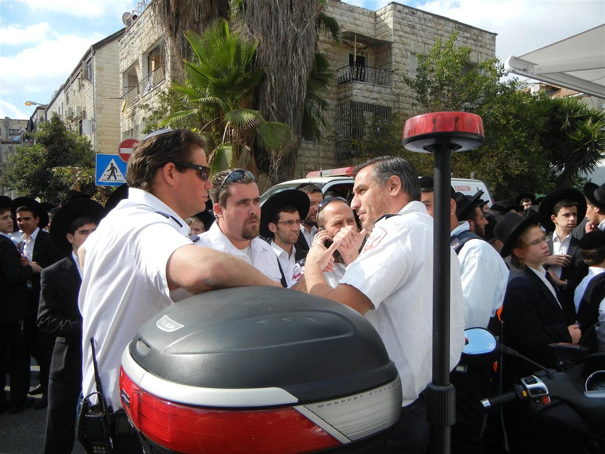 הלווית הענק של הרב פינקל: כך זה נראה במסכי מד"א