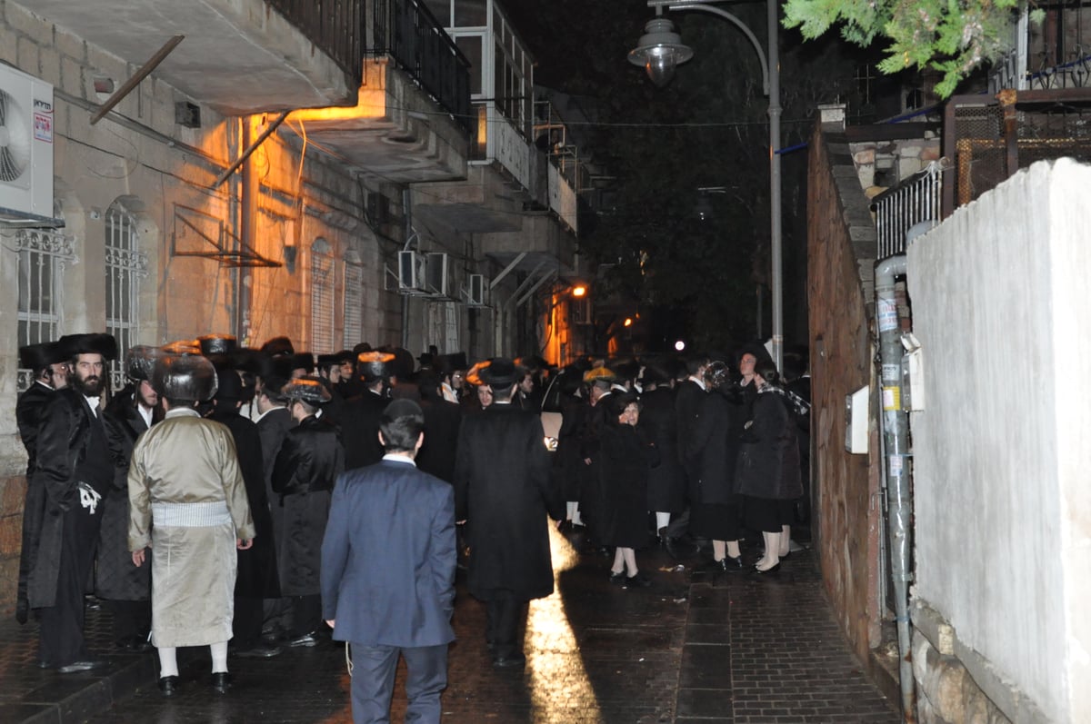 בהפגנה נגד רב ה'שאלים': אברך חשף עדות מזעזעת