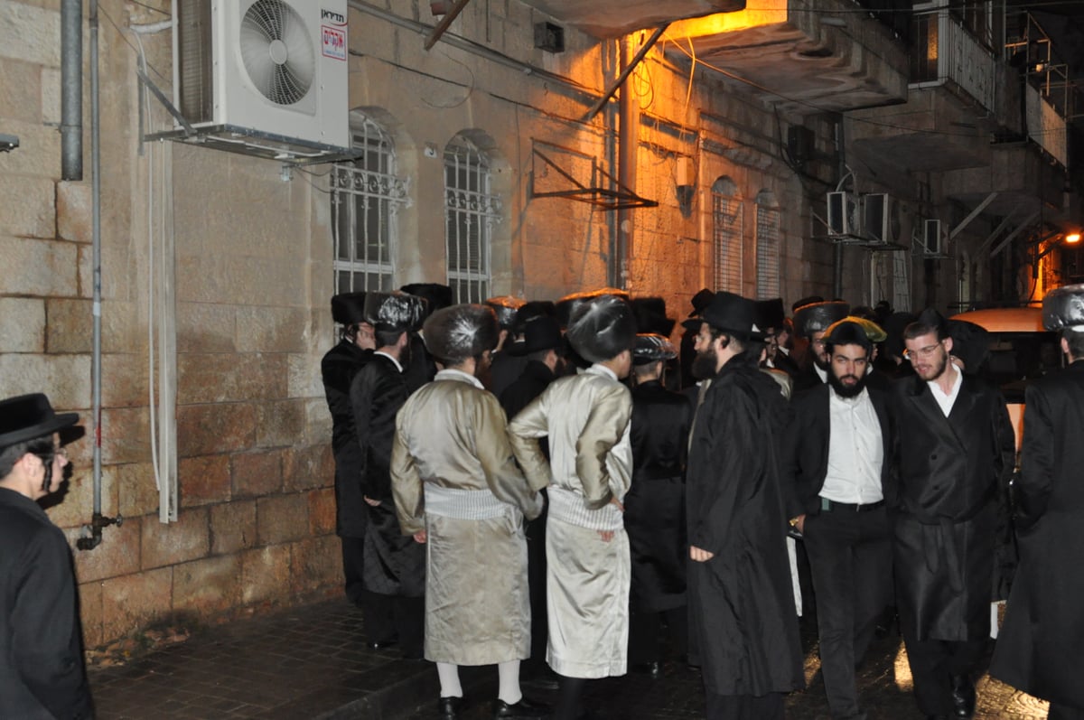 בהפגנה נגד רב ה'שאלים': אברך חשף עדות מזעזעת