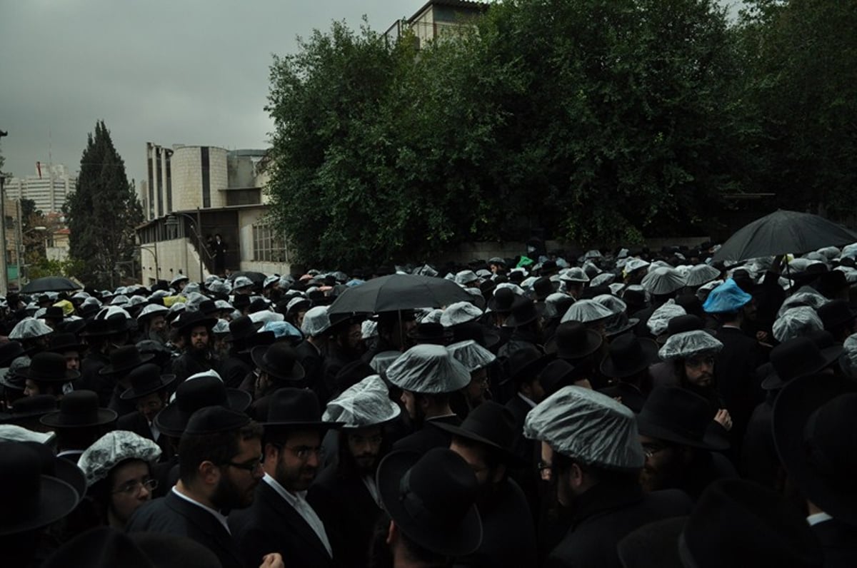 דרכו האחרונה: אלפים בהלווית גאב"ד קוממיות, הגרמ"מ זצ"ל