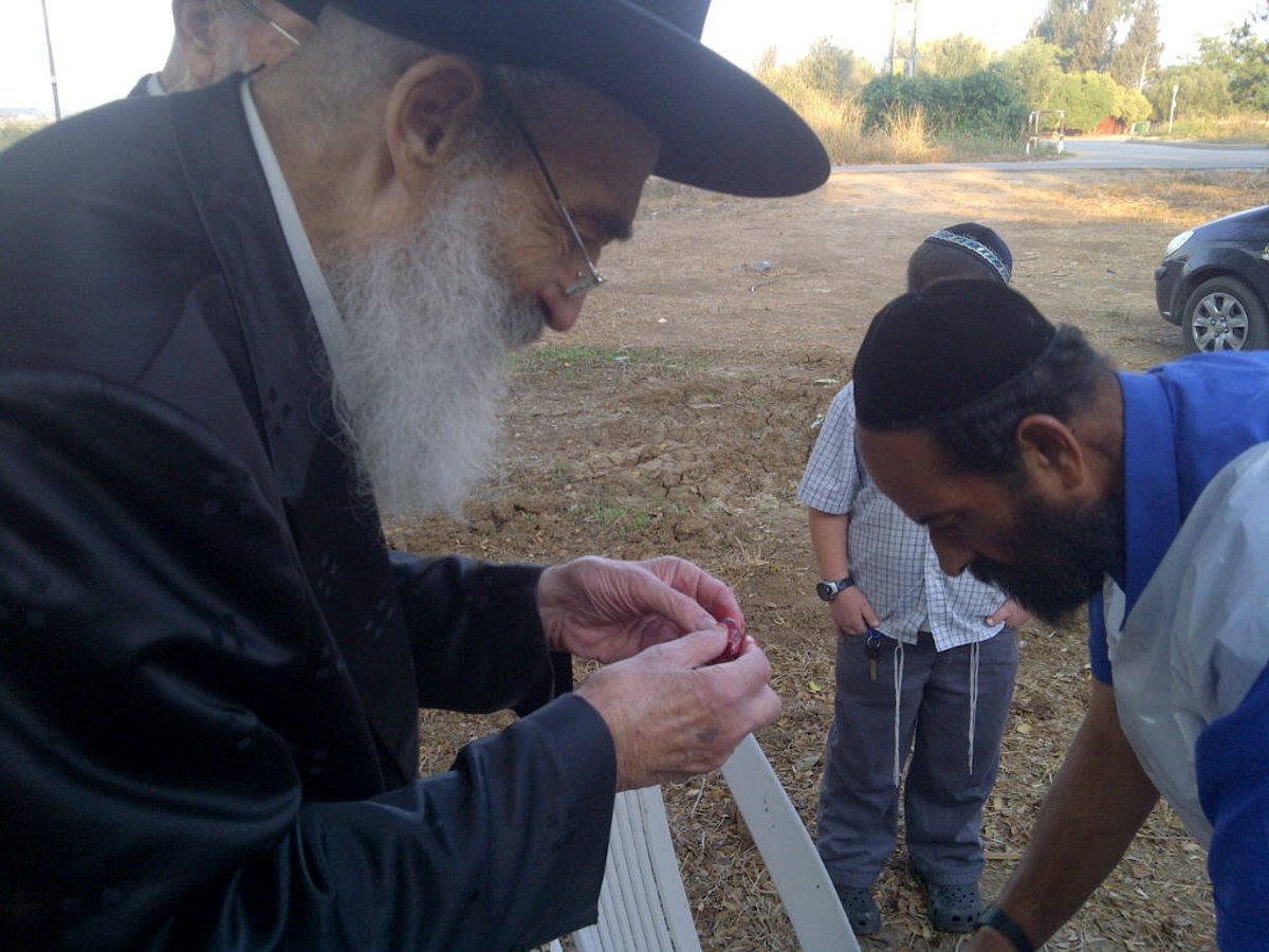 גאב"ד קוממיות בעת ה'כפרות': "למה צריך לצלם אותי?"