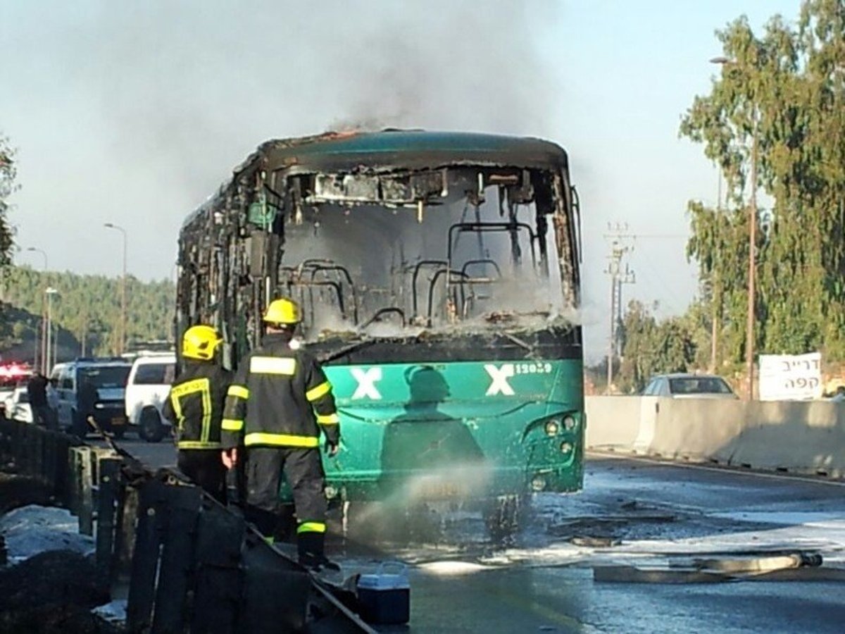 אוטובוס עלה באש בכביש מספר 1; אין נפגעים