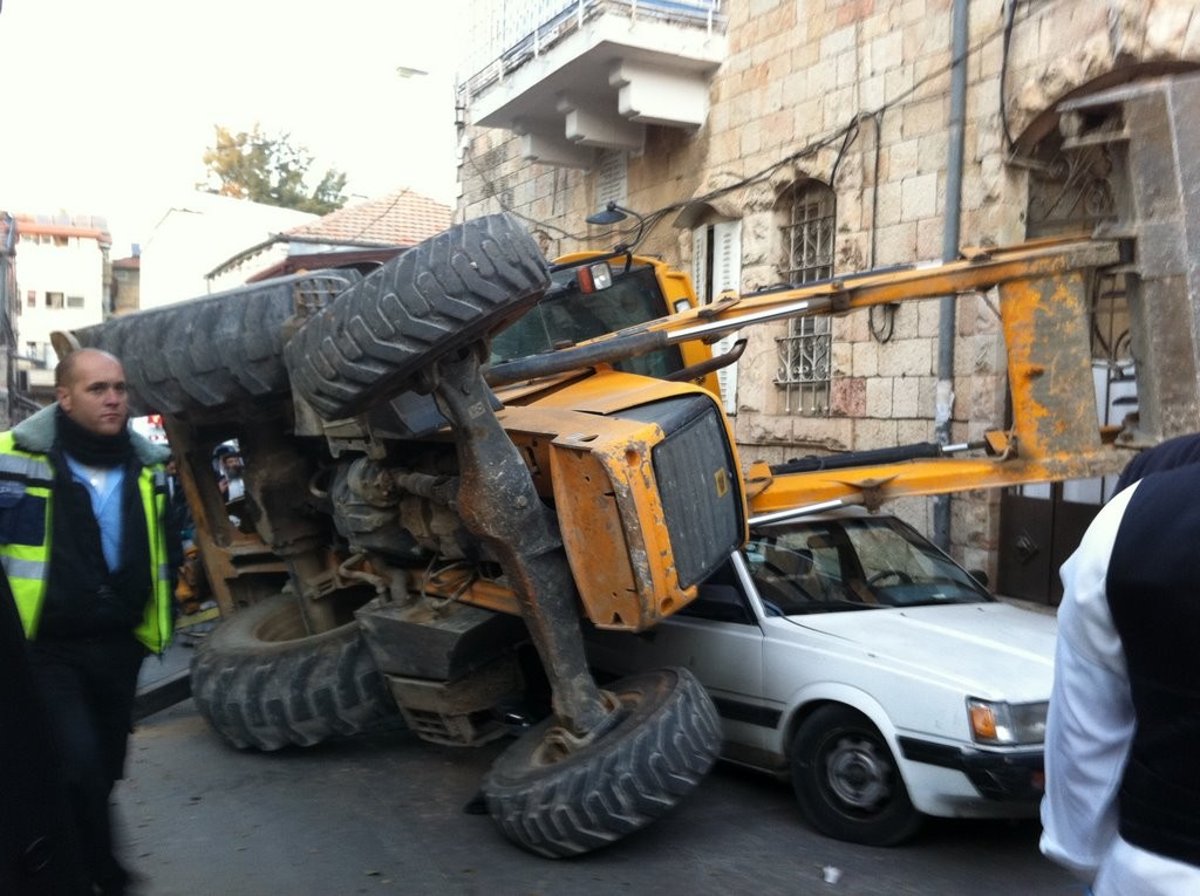 טרקטור מחץ רכב, הנוסעים יצאו בשלום