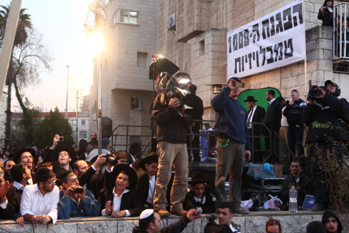 המפץ הגדול • הרב אמנון יצחק הורה - ומאות טלויזיות הושלכו