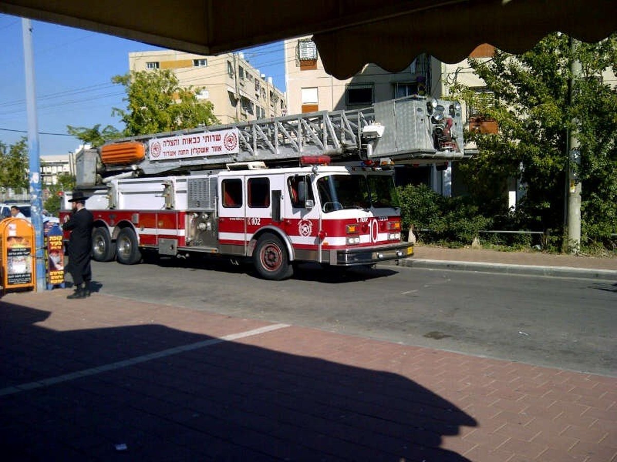 אשה נפגעה קשה בשריפה בבניין בקריית פונביז' באשדוד