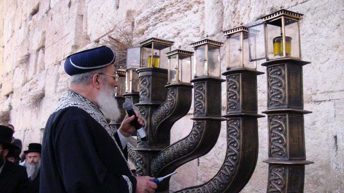 אישי-ציבור מדליקים נר עם 'כיכר השבת' ● פרויקט חג