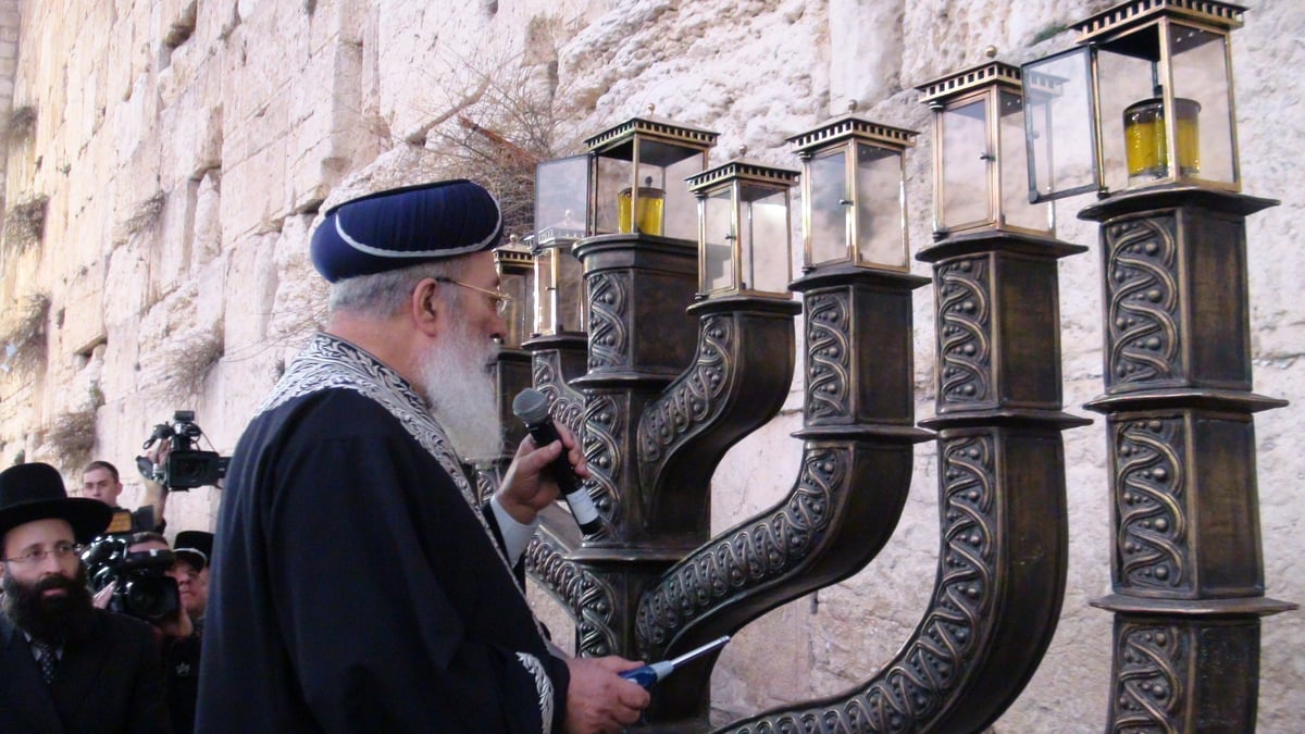 אישי-ציבור מדליקים נר עם 'כיכר השבת' ● פרויקט חג