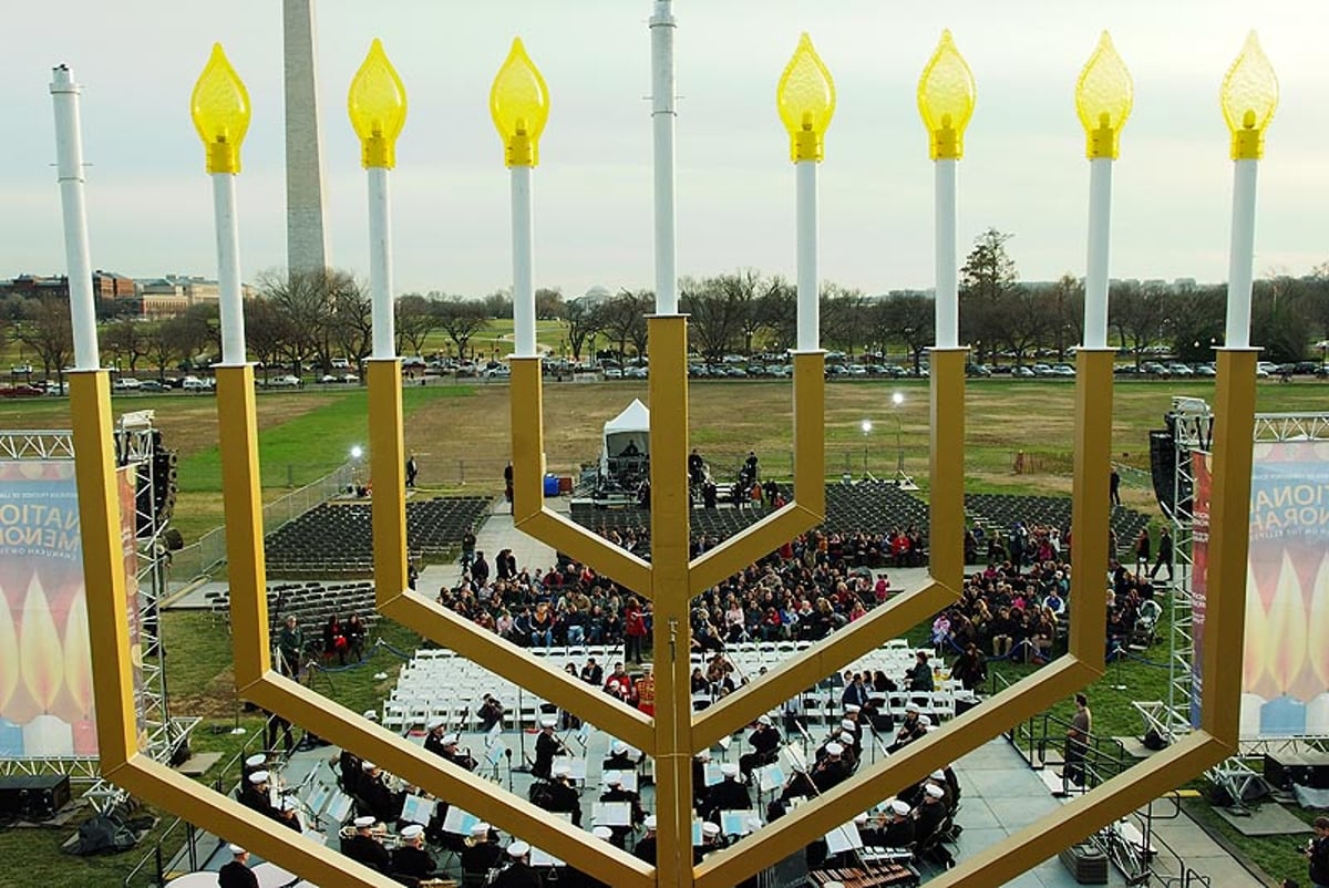 אלפי שליחי חב"ד ערכו הדלקות מרכזיות ברחבי העולם