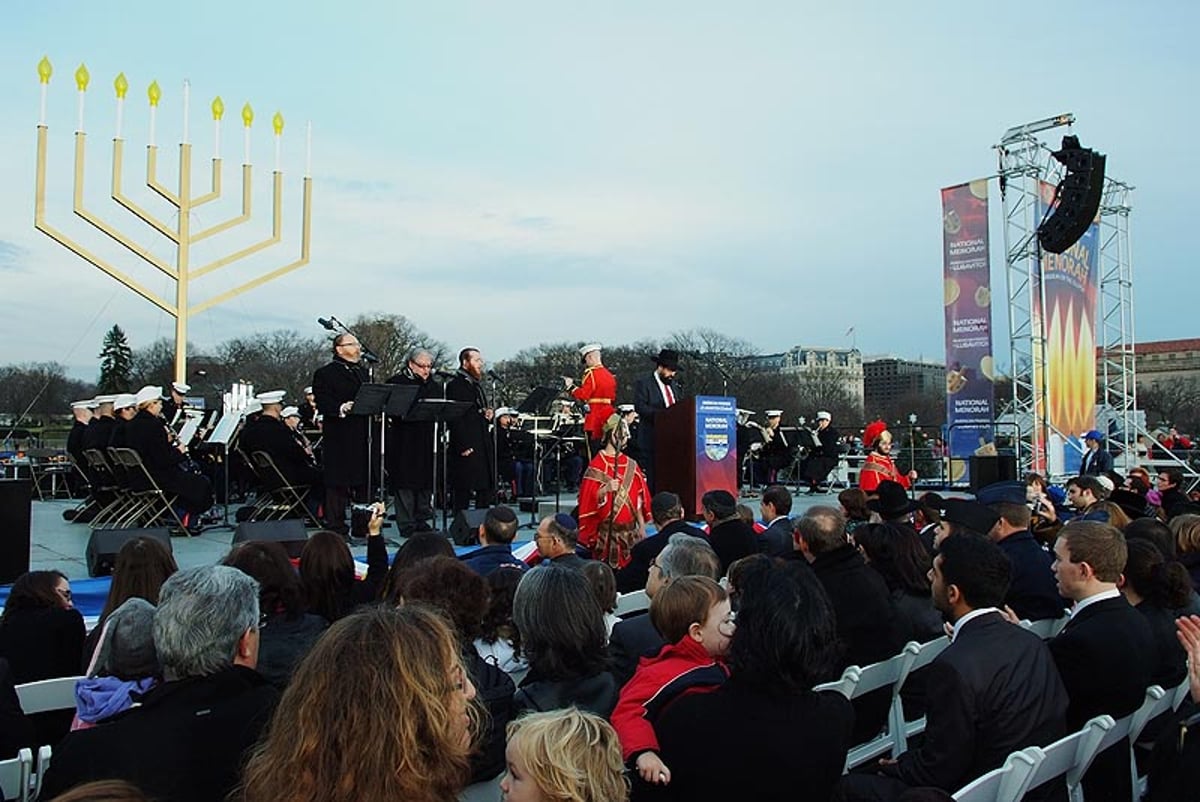 אלפי שליחי חב"ד ערכו הדלקות מרכזיות ברחבי העולם