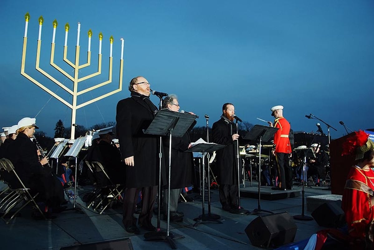 אלפי שליחי חב"ד ערכו הדלקות מרכזיות ברחבי העולם