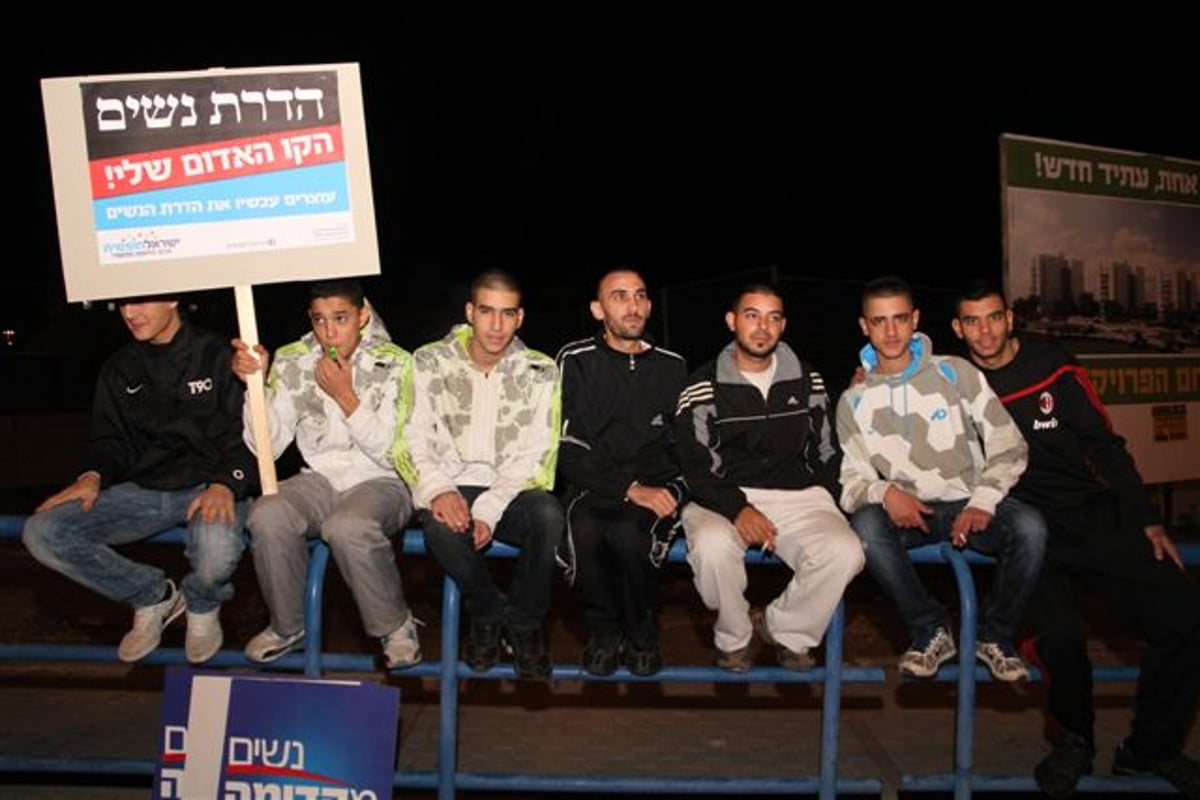 חרדים וחילונים הפגינו בבית שמש: דורשים מרה"ע להתפטר