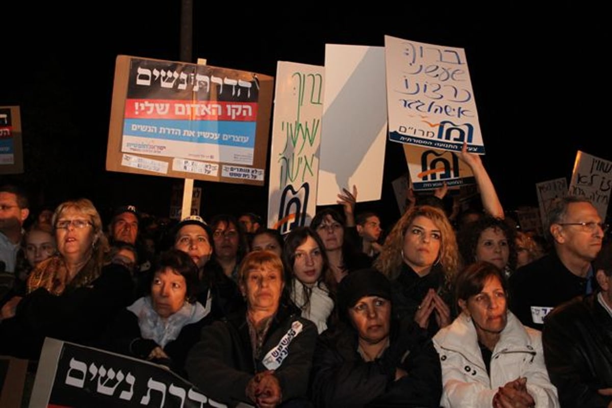 חרדים וחילונים הפגינו בבית שמש: דורשים מרה"ע להתפטר