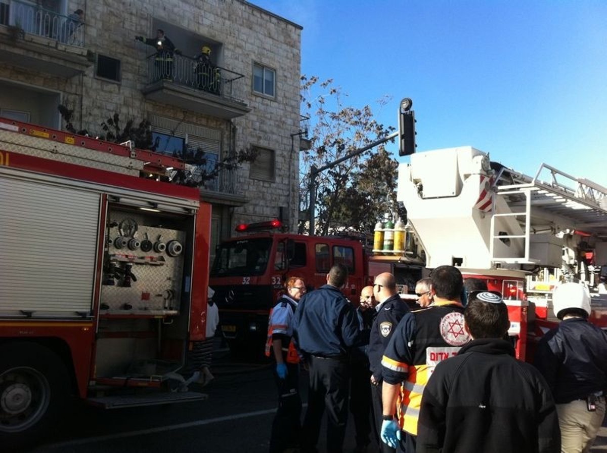 שריפה בבניין בירושלים; 5 נפגעים טופלו בשטח