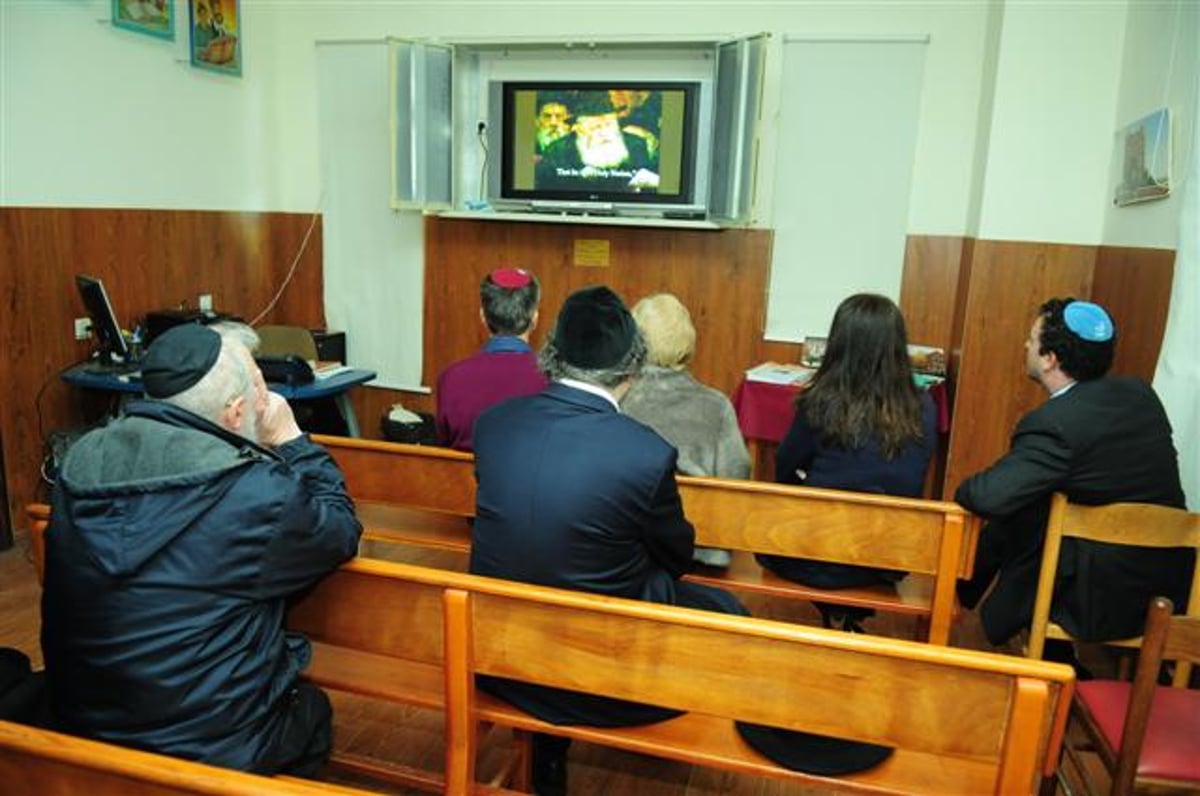 מה חיפשו בכפר-חב"ד שגרירי בריטניה בישראל ובירדן?