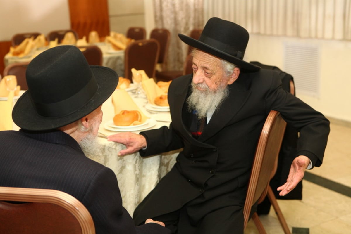 שמחה בירושלים: הרב אלישיב בחתונת נכדתו