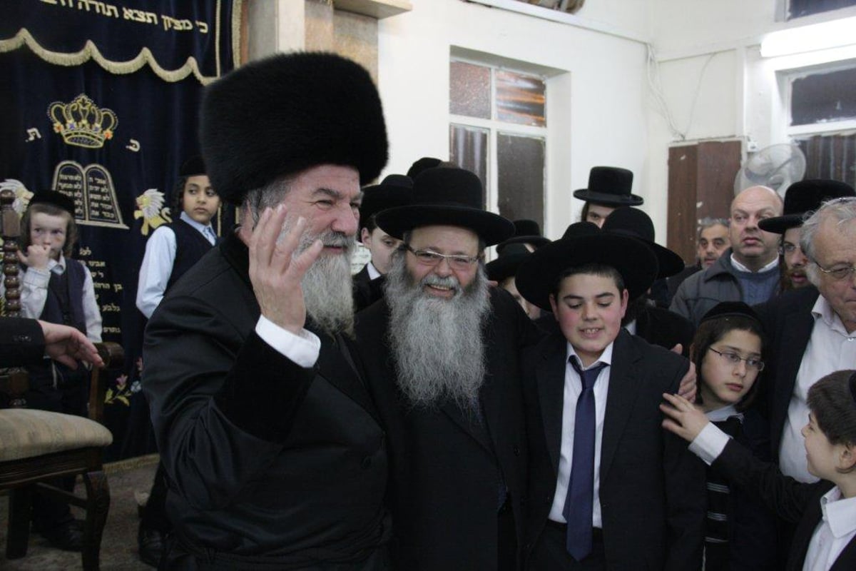 טיש פירות באשלג בשילוב חלאקה לנכד האדמו"ר