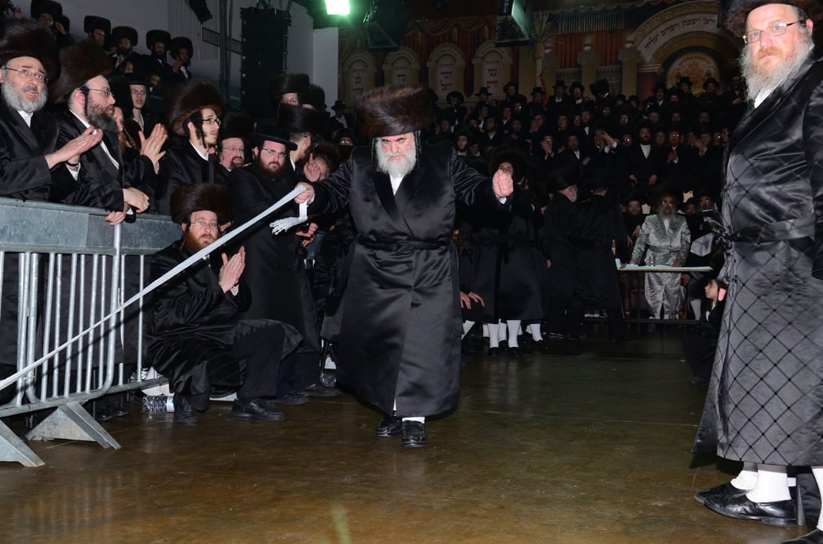 וחסידים ברינה יגילו: מצווה טאנץ בסאטמר