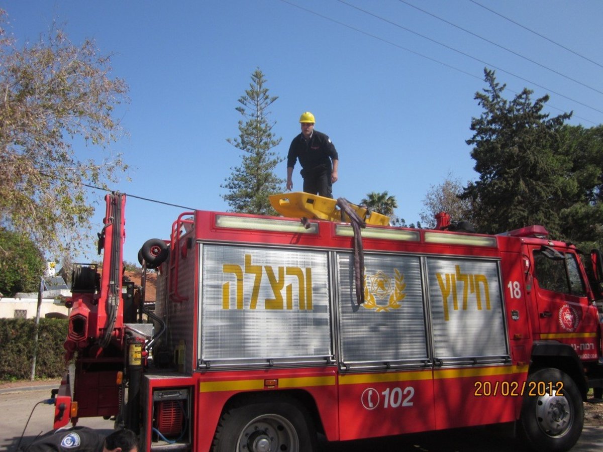 תמונות: קיר קרס, שני פועלים נפצעו