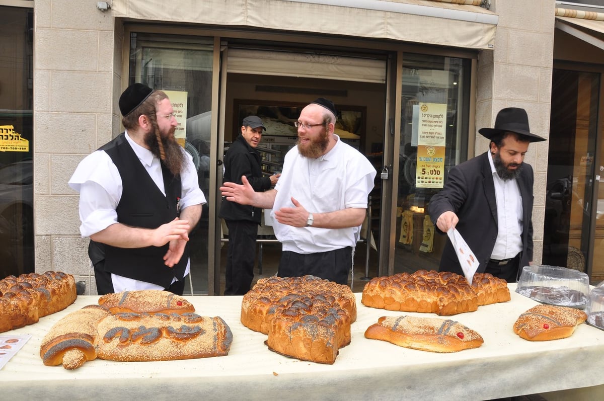 אווירת פורים בבני-ברק