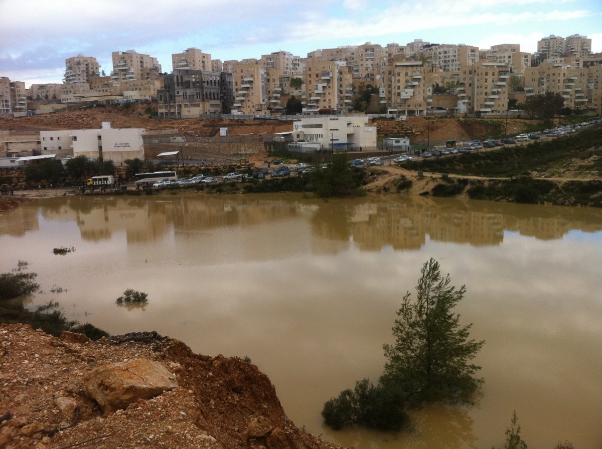 שעות לטביעת הילדה: צפו במודיעין-עלית מוצפת מים