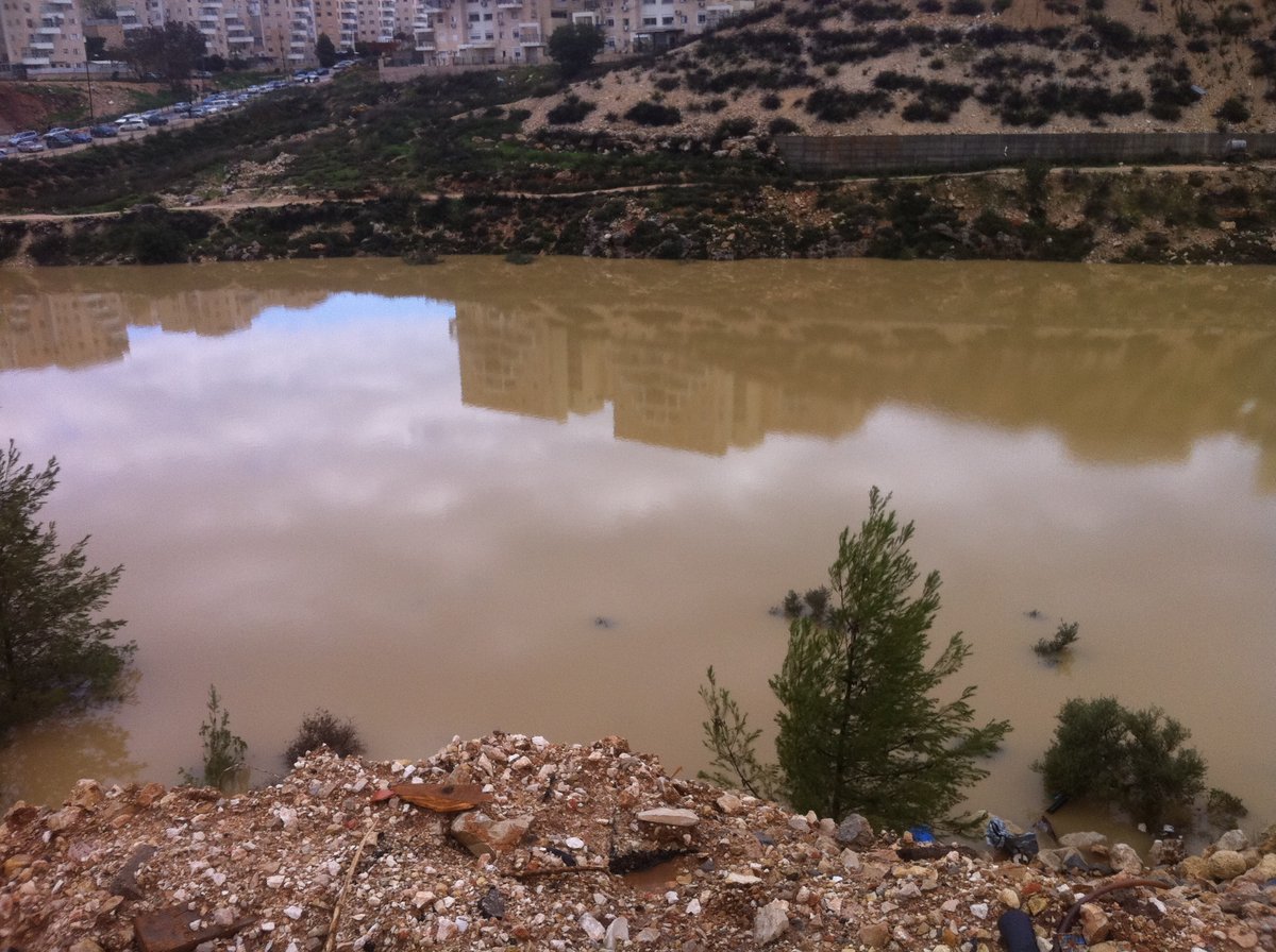 שעות לטביעת הילדה: צפו במודיעין-עלית מוצפת מים