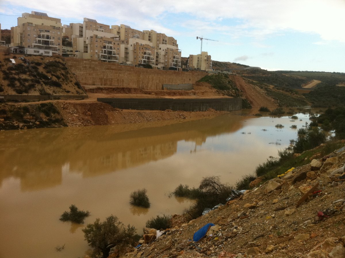 שעות לטביעת הילדה: צפו במודיעין-עלית מוצפת מים