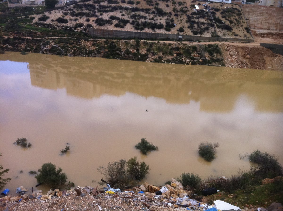 שעות לטביעת הילדה: צפו במודיעין-עלית מוצפת מים