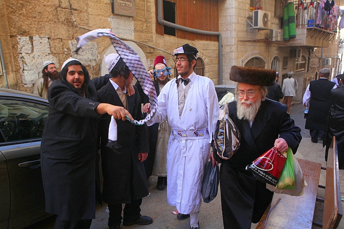 ירושלים שיכורה משמחה: צפו בתיעוד ענק מחגיגות הפורים