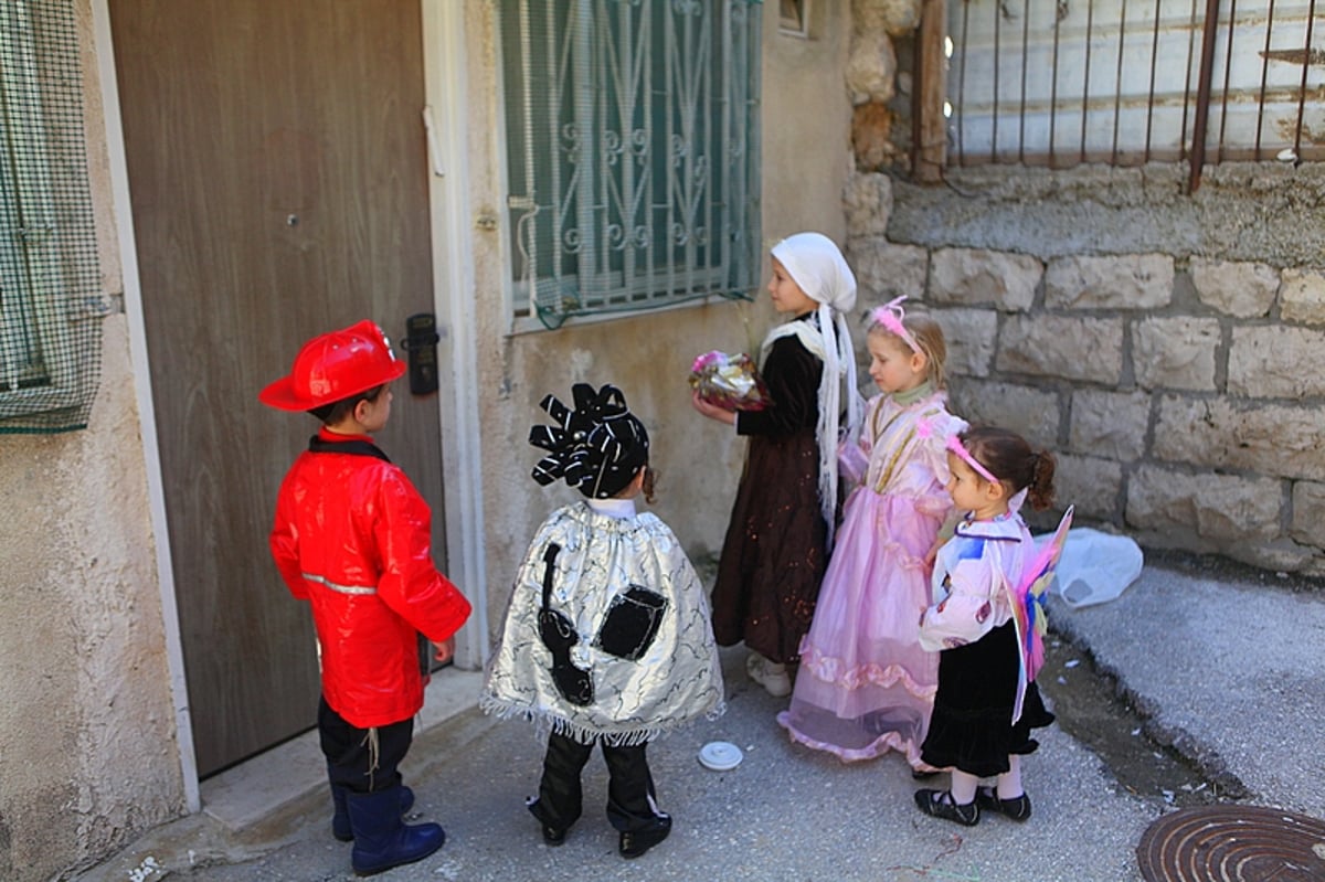 ירושלים שיכורה משמחה: צפו בתיעוד ענק מחגיגות הפורים