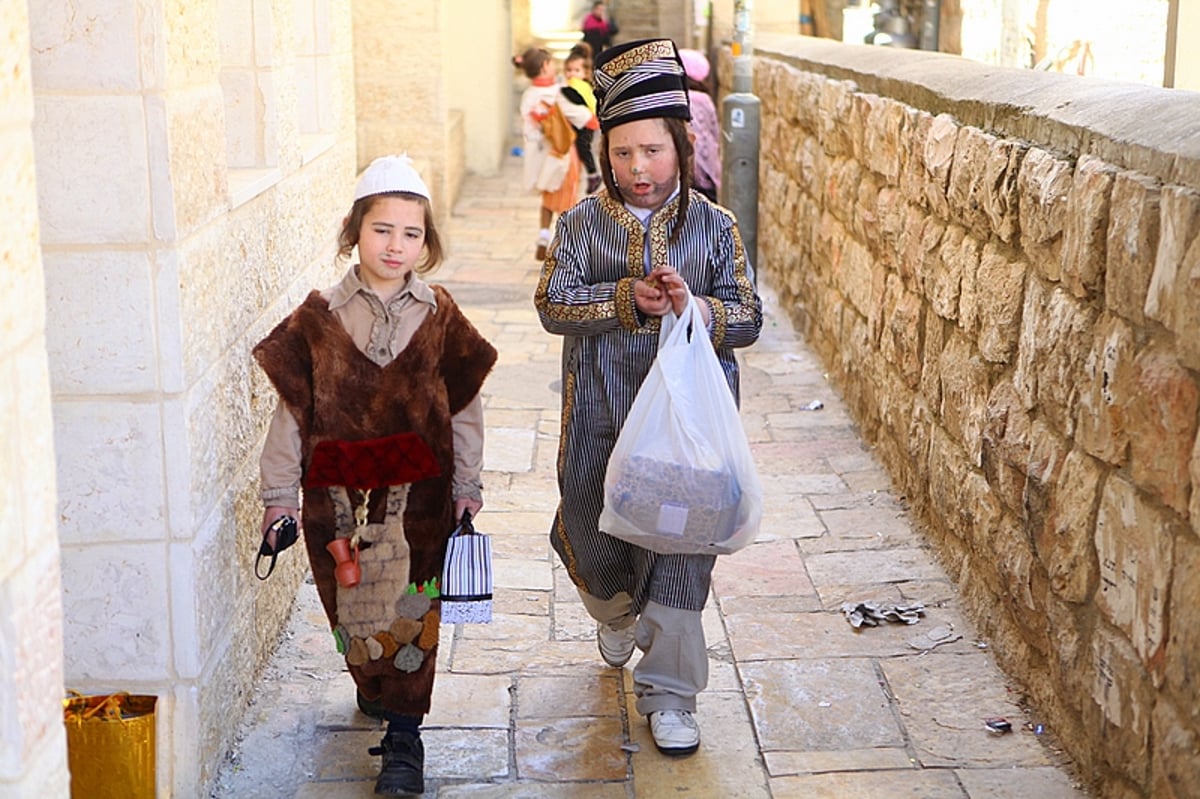 ירושלים שיכורה משמחה: צפו בתיעוד ענק מחגיגות הפורים