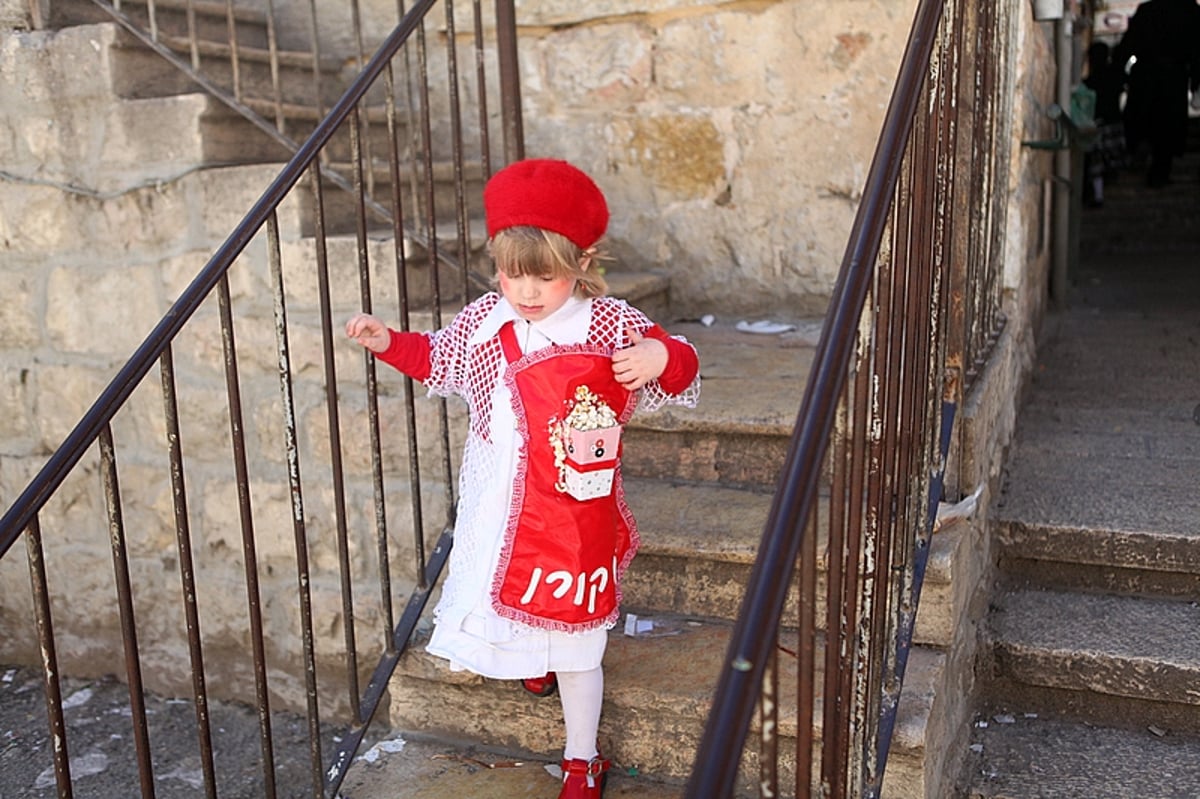 ירושלים שיכורה משמחה: צפו בתיעוד ענק מחגיגות הפורים