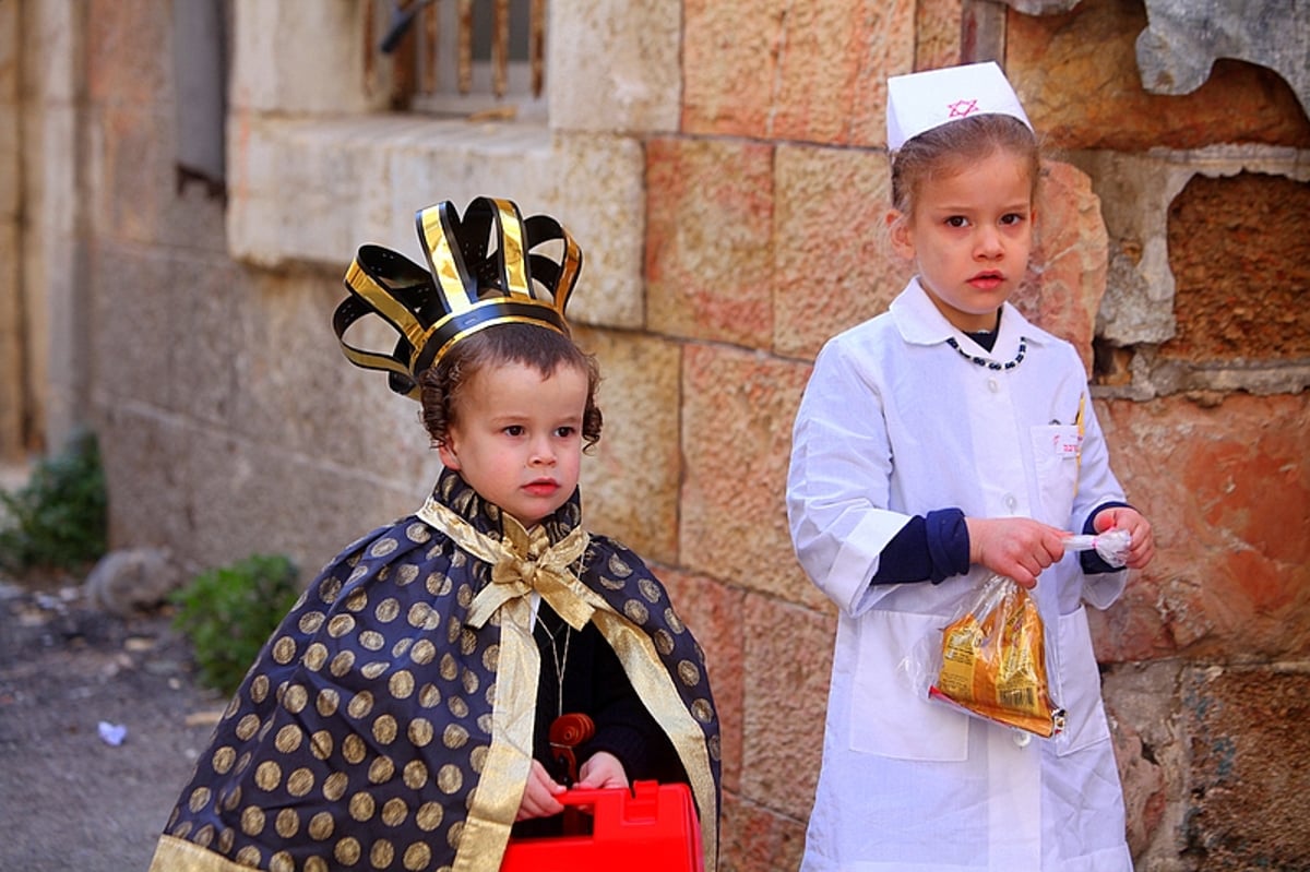 ירושלים שיכורה משמחה: צפו בתיעוד ענק מחגיגות הפורים