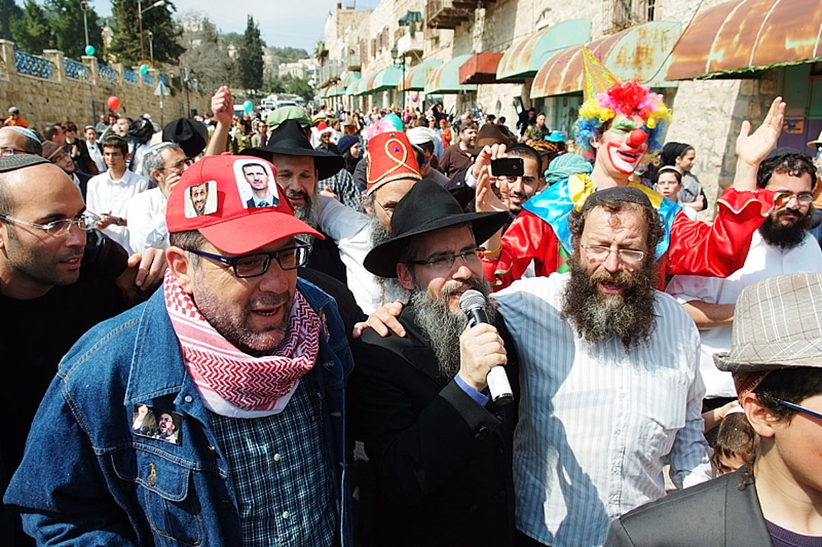 צפו בגלריה: אברהם פריד הפתיע את החיילים בשמירה