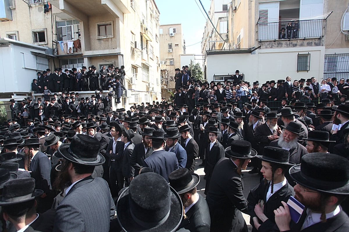 אבל בציבור החרדי: רבבות בהלווית כ"ק מרן האדמו"ר מויז'ניץ זצוק"ל