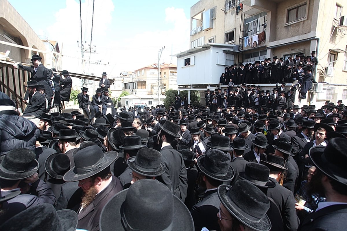 אבל בציבור החרדי: רבבות בהלווית כ"ק מרן האדמו"ר מויז'ניץ זצוק"ל