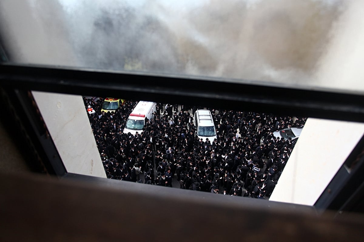 וכל בית ישראל יבכו ● מאה תמונות מהלווית האדמו"ר מויז'ניץ זצ"ל