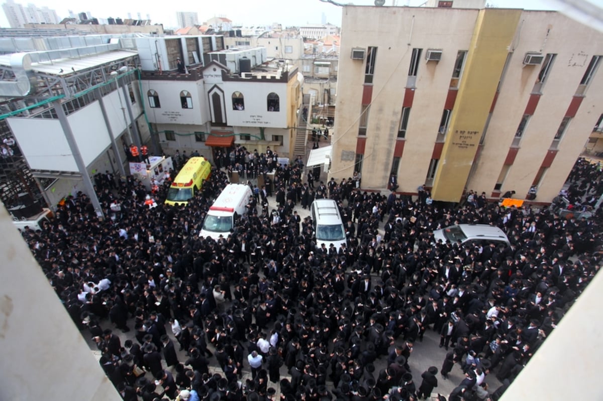 וכל בית ישראל יבכו ● מאה תמונות מהלווית האדמו"ר מויז'ניץ זצ"ל