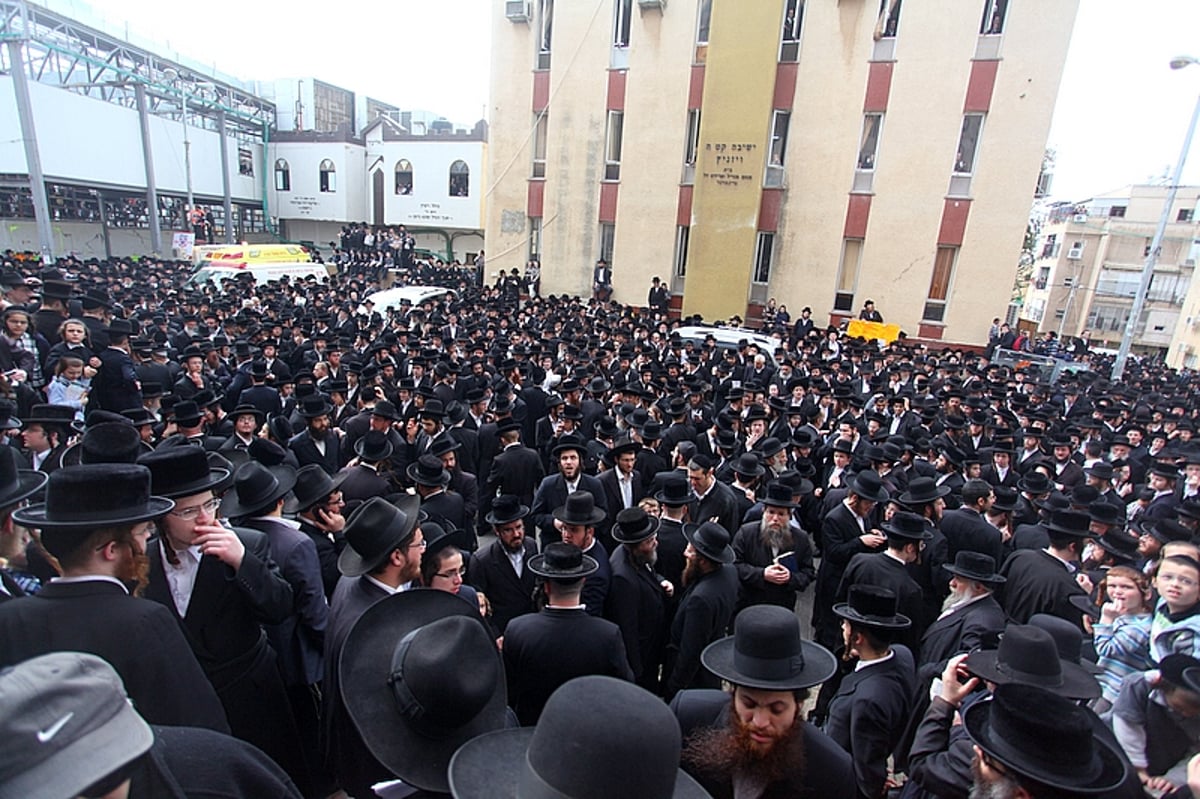 וכל בית ישראל יבכו ● מאה תמונות מהלווית האדמו"ר מויז'ניץ זצ"ל