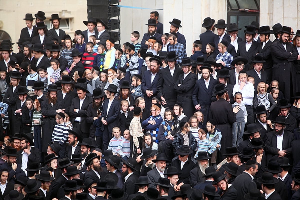 וכל בית ישראל יבכו ● מאה תמונות מהלווית האדמו"ר מויז'ניץ זצ"ל