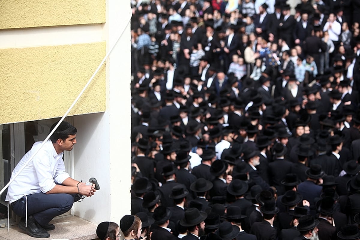 וכל בית ישראל יבכו ● מאה תמונות מהלווית האדמו"ר מויז'ניץ זצ"ל